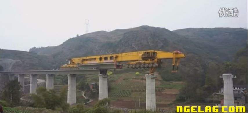 Di Cina , Bikin Jembatan Udah Pake Robot