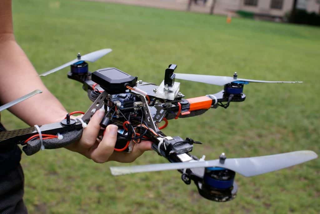 Apa Perbedaan Antara Drone Dan Quadcopter ?