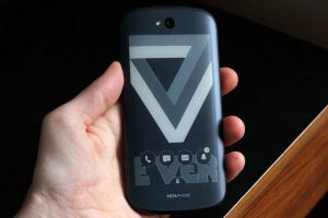 Yotaphone 2 Smartphone Dengan 2 Buah Layar Harga , Spesifikasi